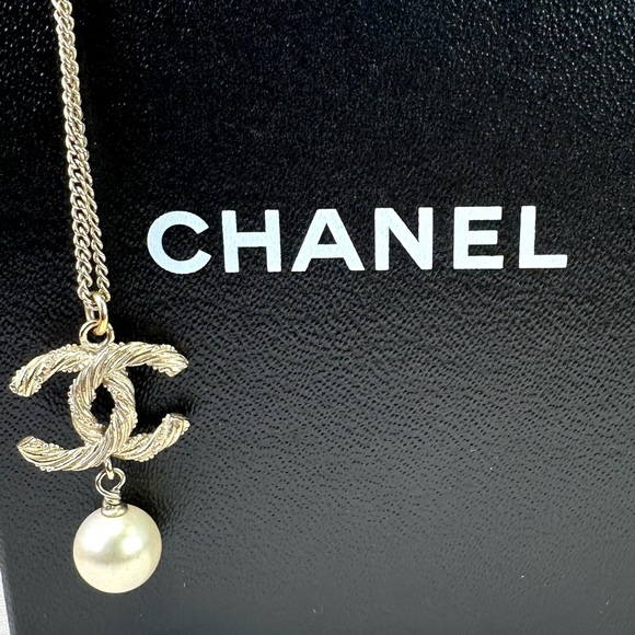 Chanel Gold and Pearl Pendant Necklace - Picture 3 of 12